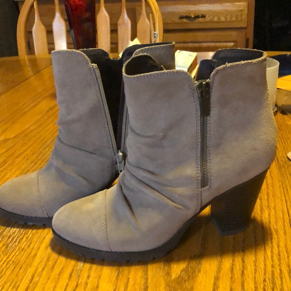 White mountain leather booties